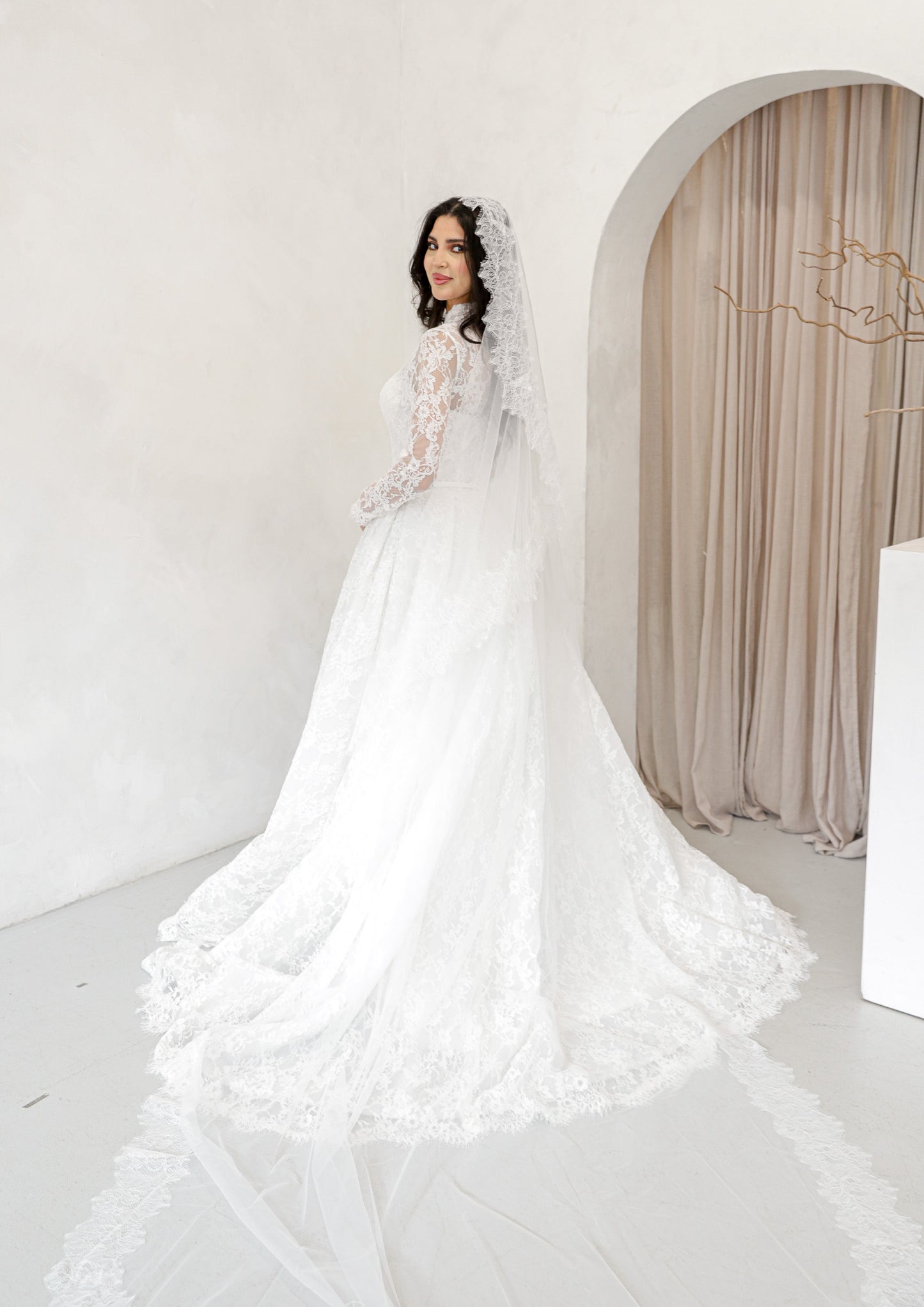 Thick Lace Border Veil