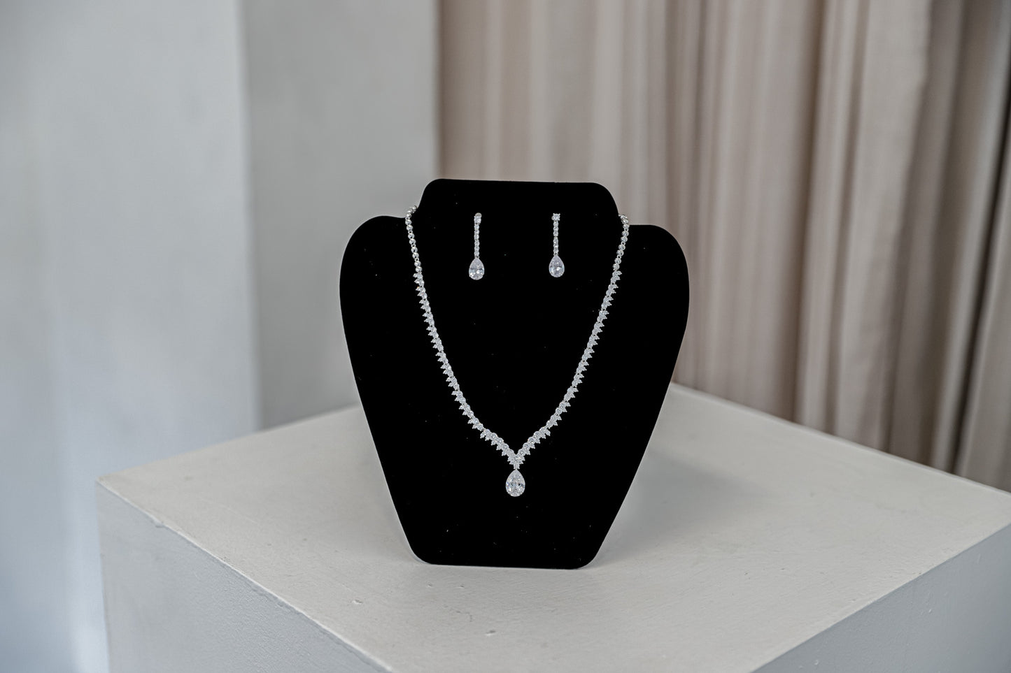 Lara Necklace and Earring Set