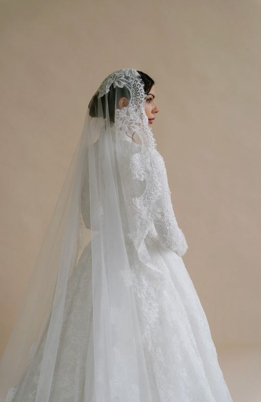 Anya lace border veil