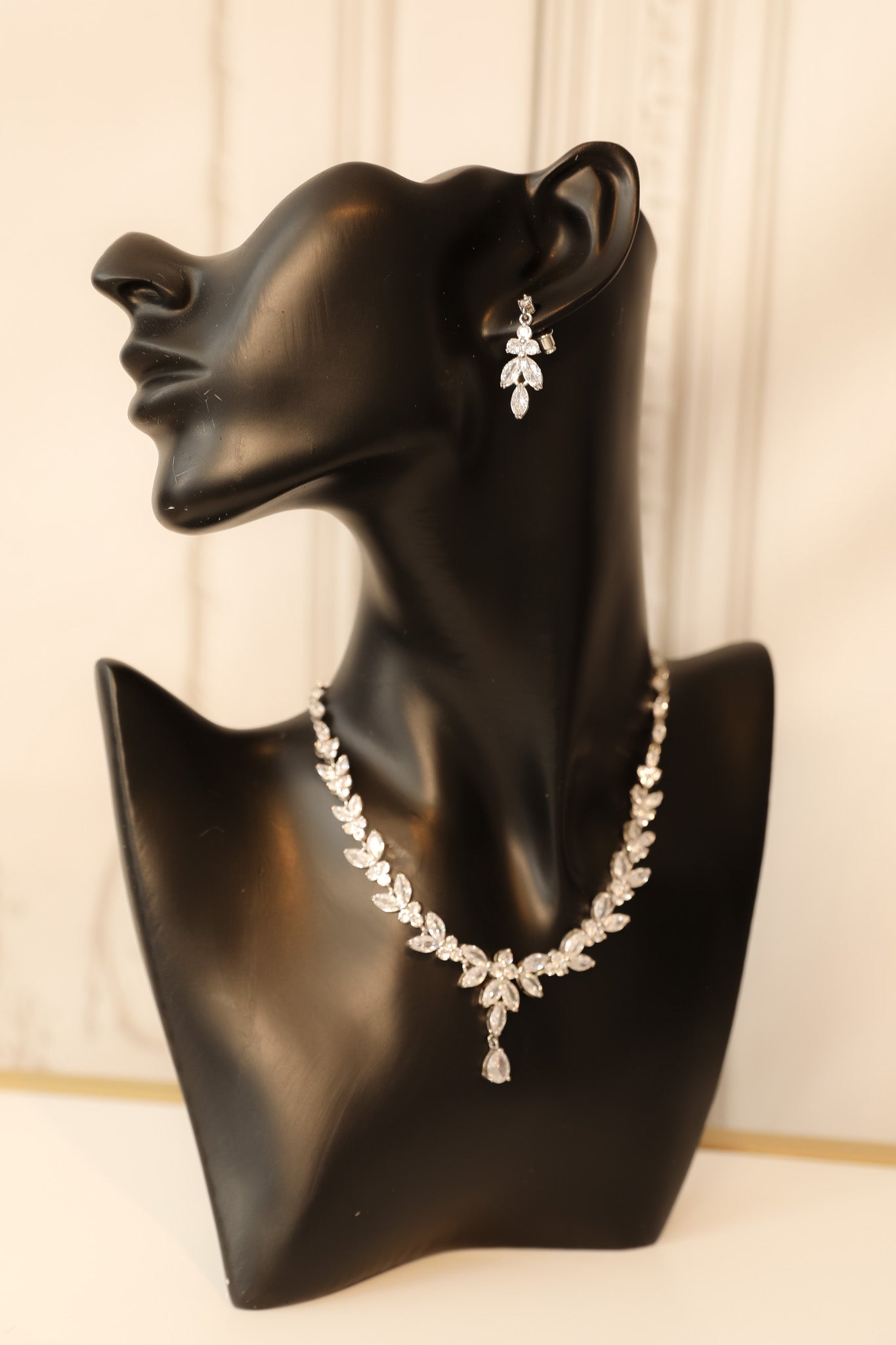 Nour Necklace and Earring set