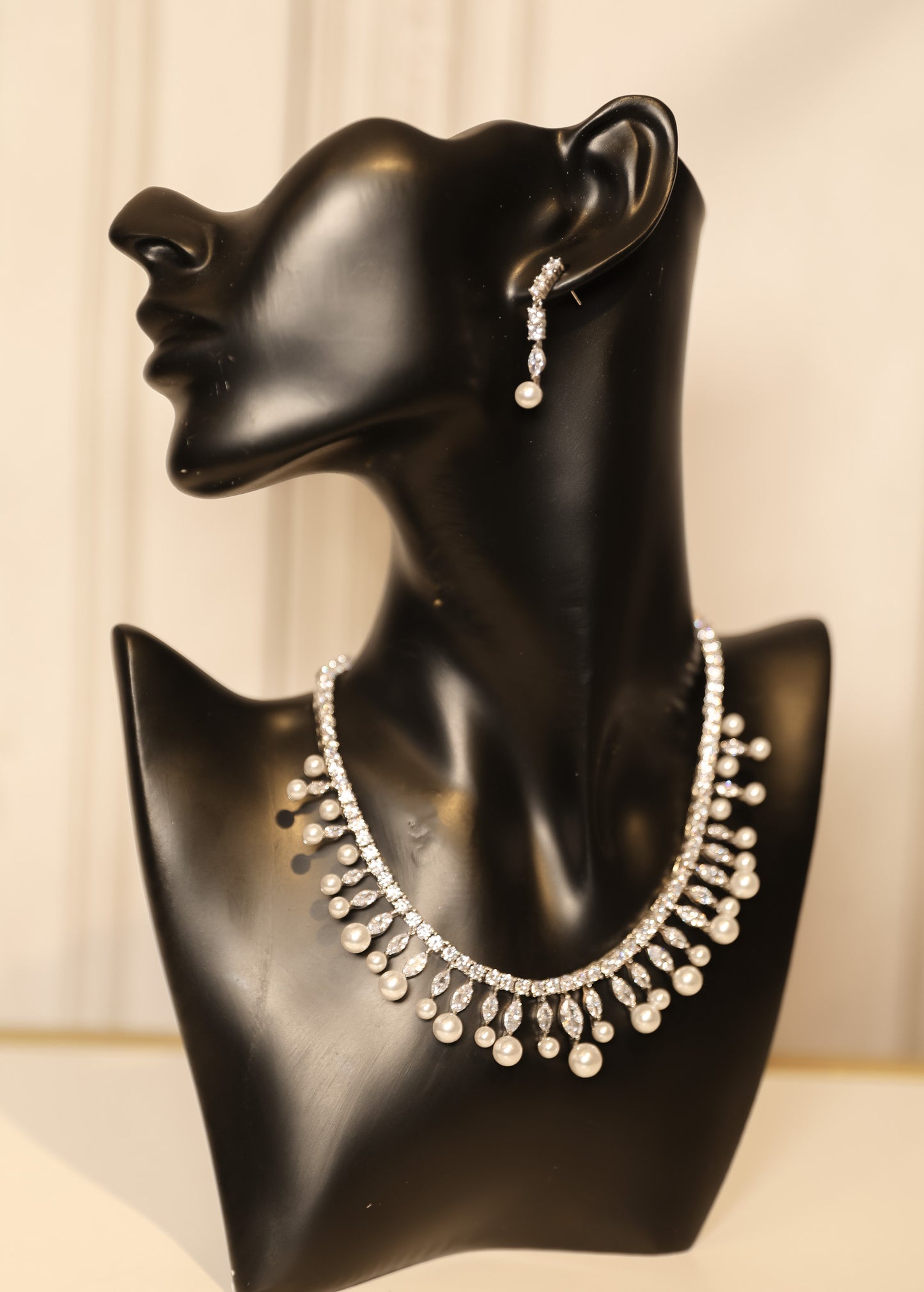 Perla Necklace and Earring set