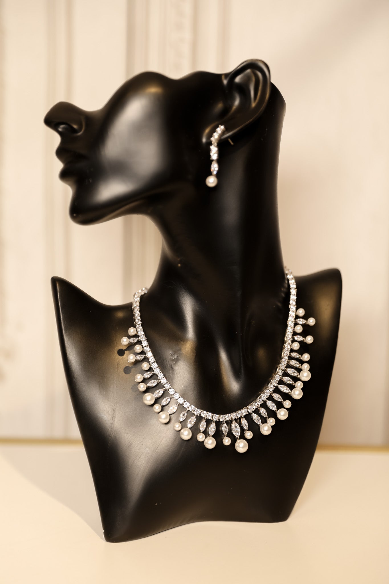 Perla Necklace and Earring set