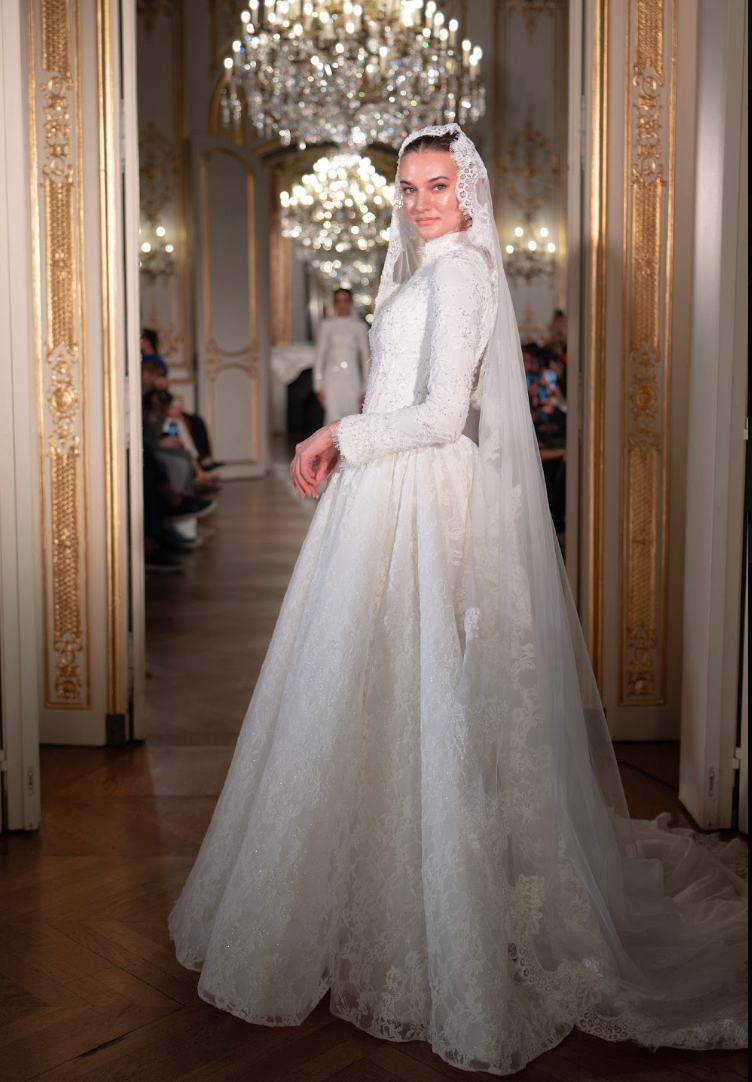 Anya lace border veil